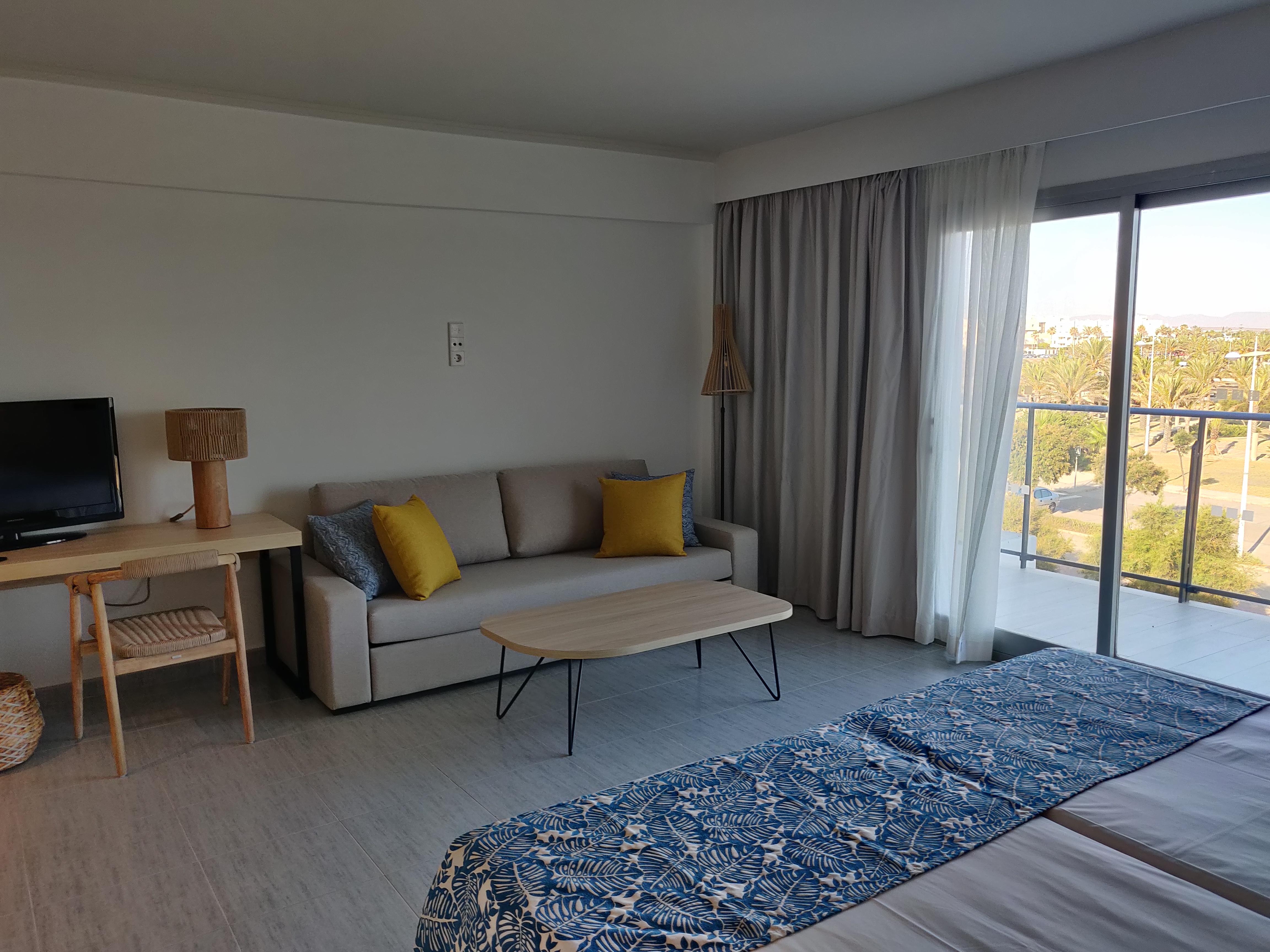 Cabogata Beach Hotel Retamar  Eksteriør billede A room at the hotel