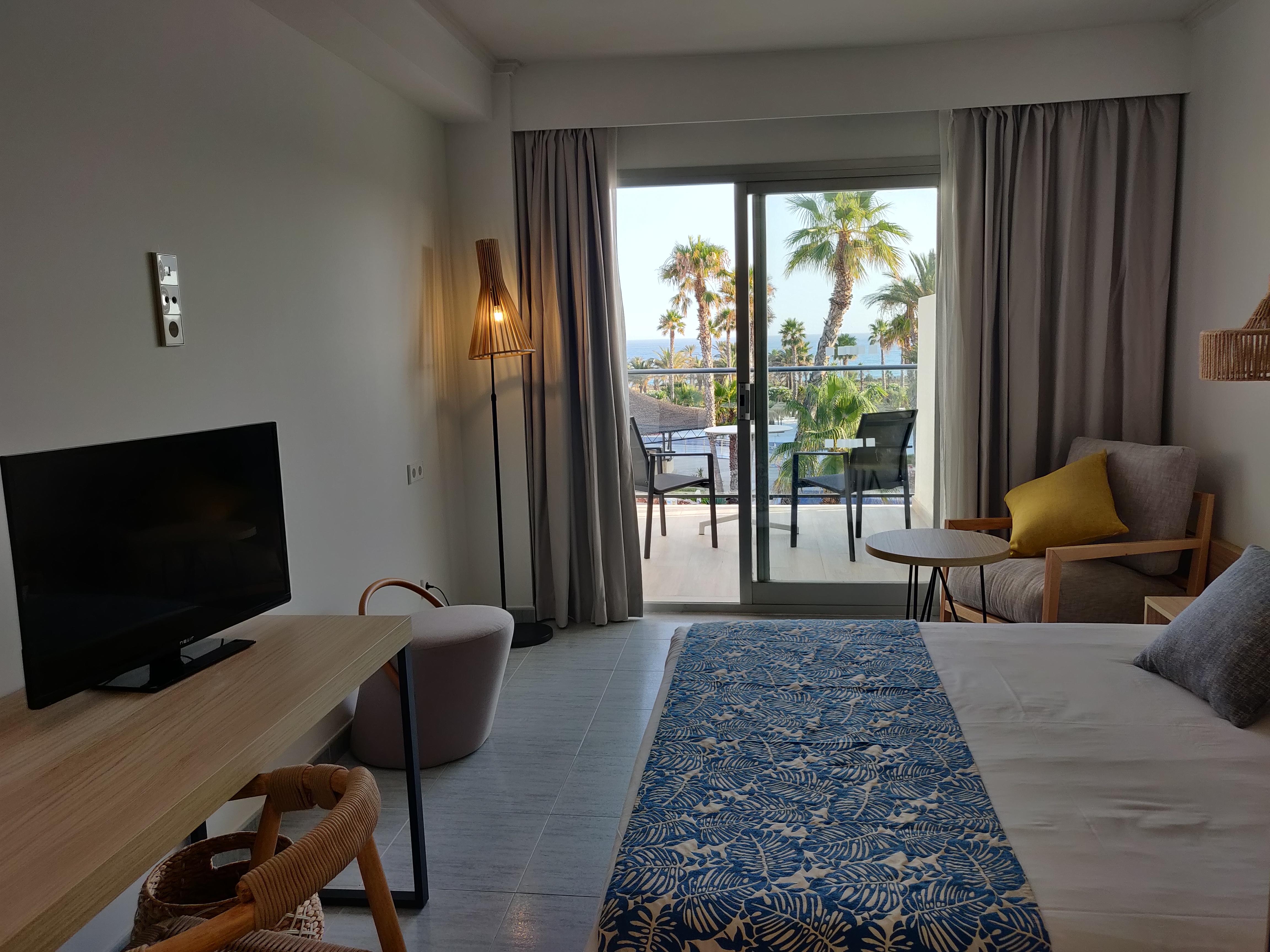 Cabogata Beach Hotel Retamar  Eksteriør billede A room at the hotel