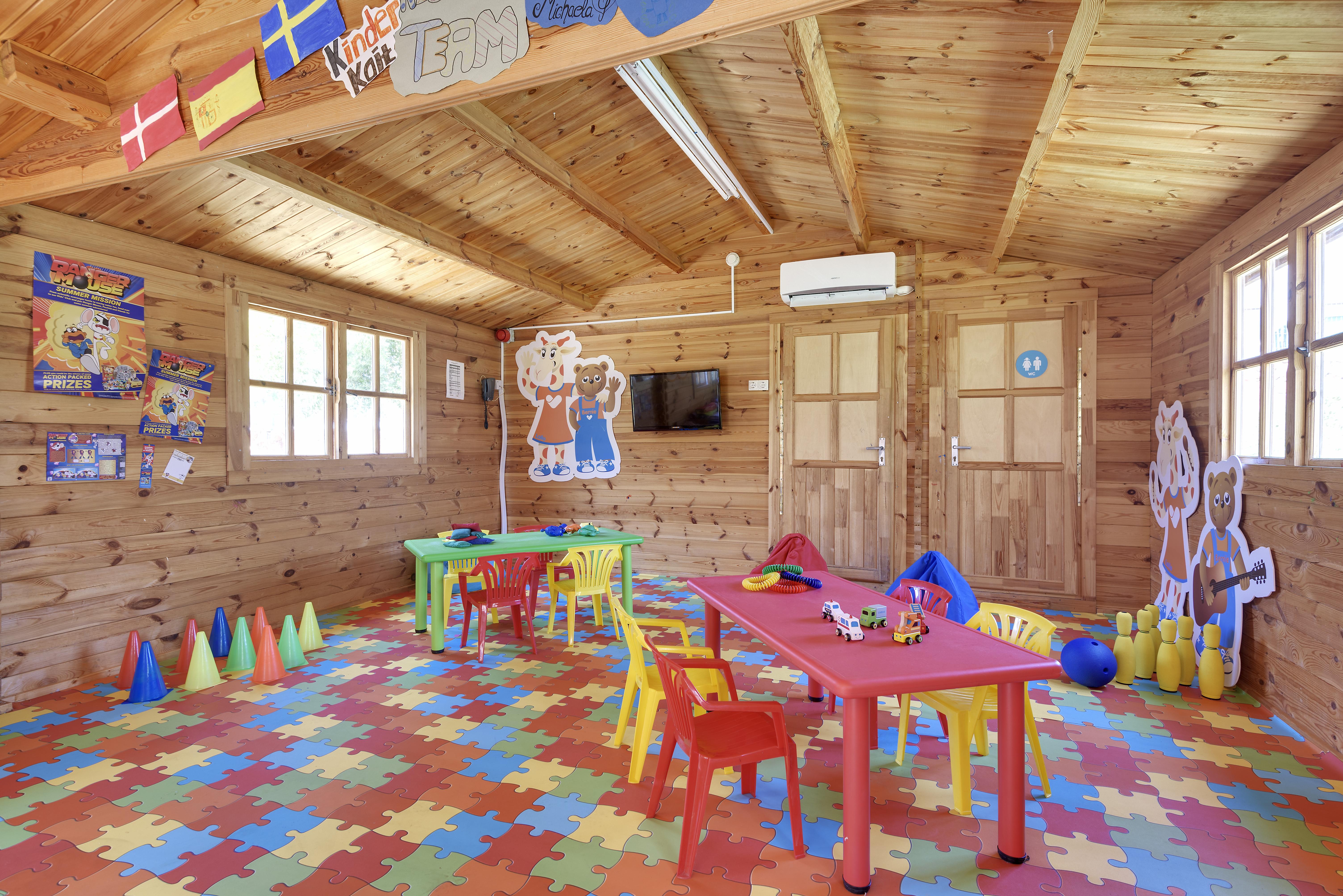 Cabogata Beach Hotel Retamar  Eksteriør billede The children's club at the hotel