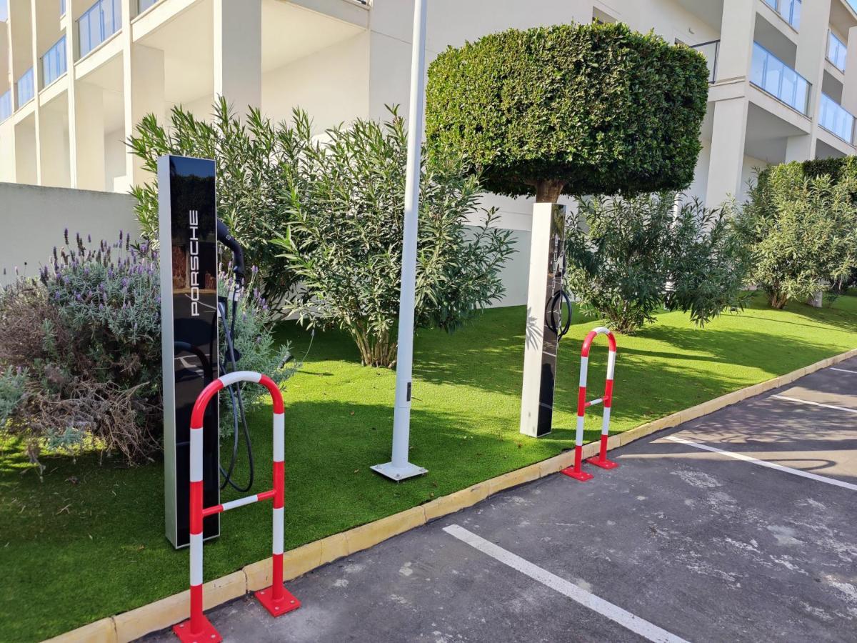 Cabogata Beach Hotel Retamar  Eksteriør billede EV charging station in France