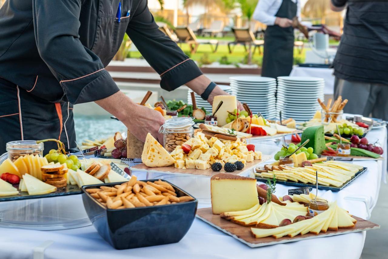 Cabogata Beach Hotel Retamar  Eksteriør billede A cheese platter