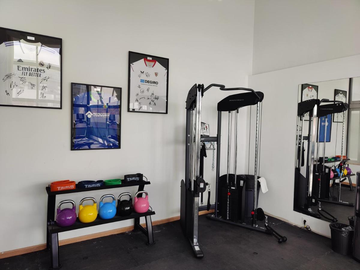 Cabogata Beach Hotel Retamar  Eksteriør billede The gym at the club