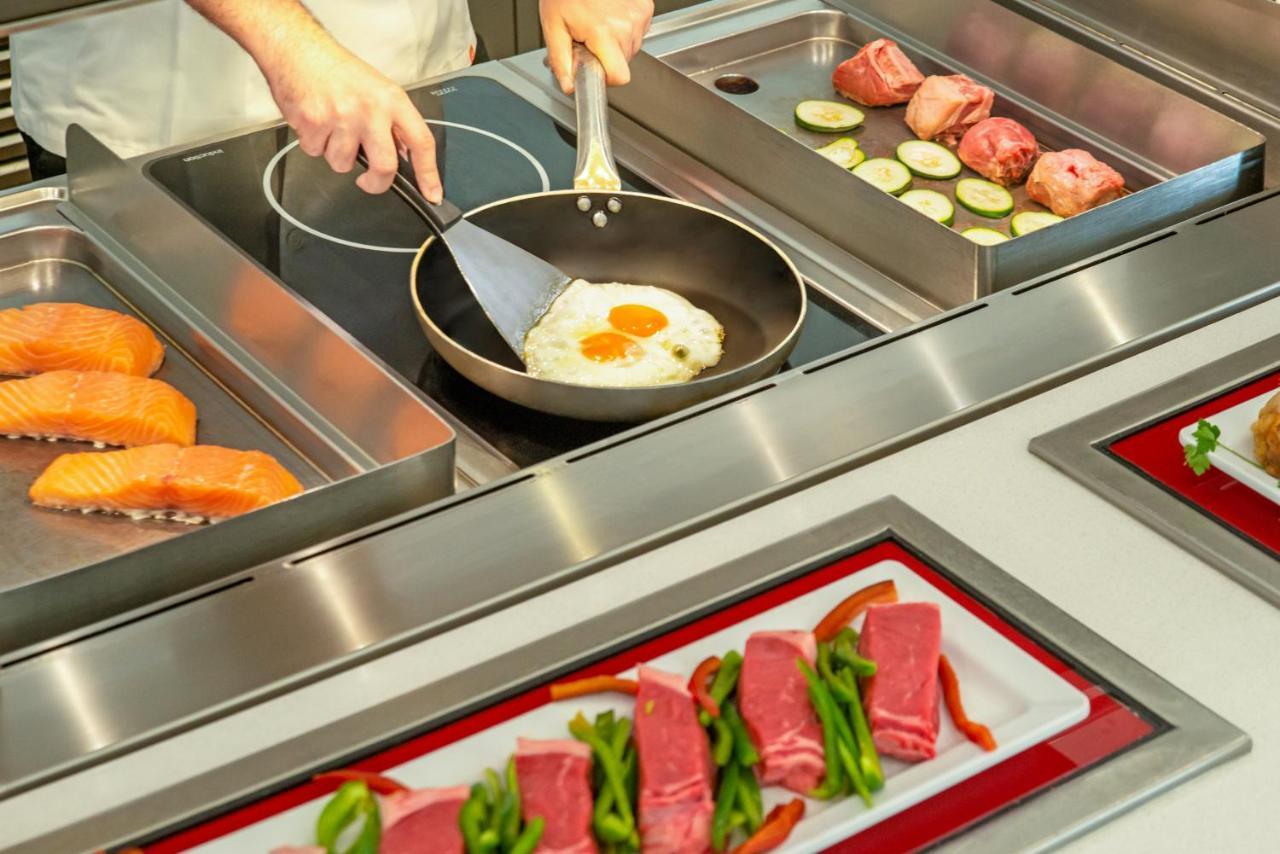 Cabogata Beach Hotel Retamar  Eksteriør billede A commercial kitchen