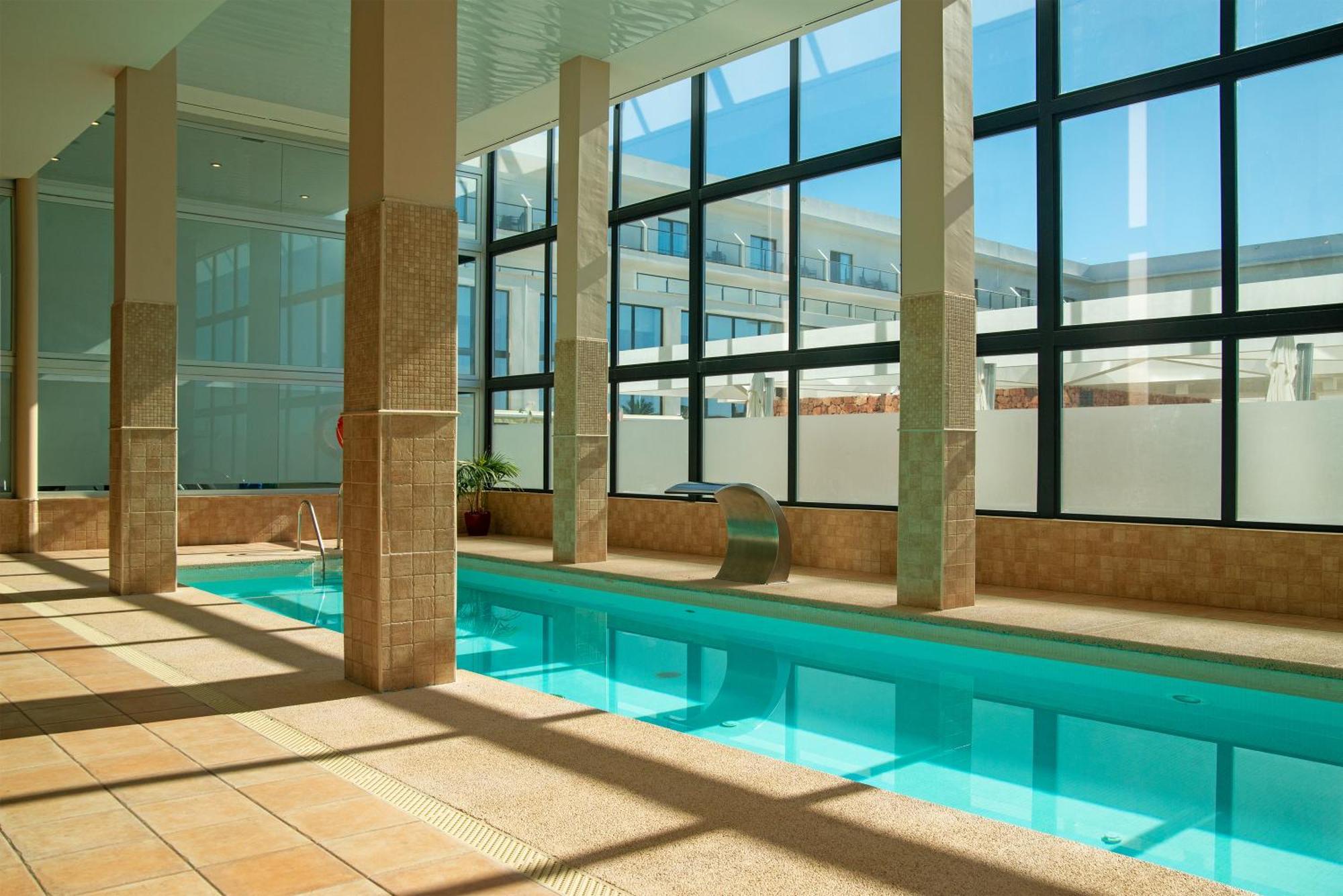 Cabogata Beach Hotel Retamar  Eksteriør billede The swimming pool at the hotel